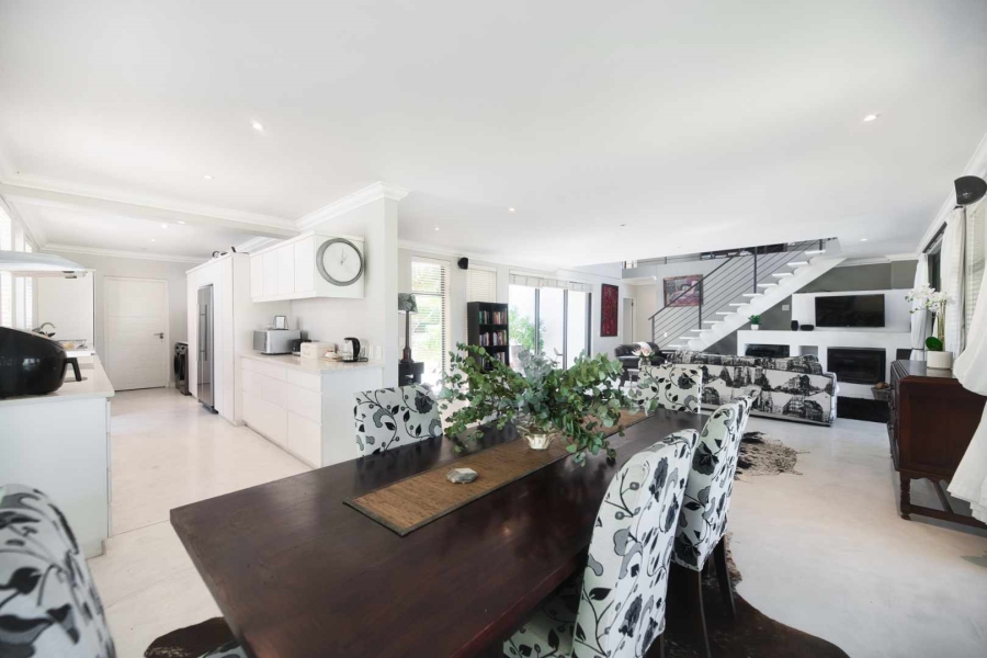 4 Bedroom Property for Sale in Fernkloof Estate Western Cape